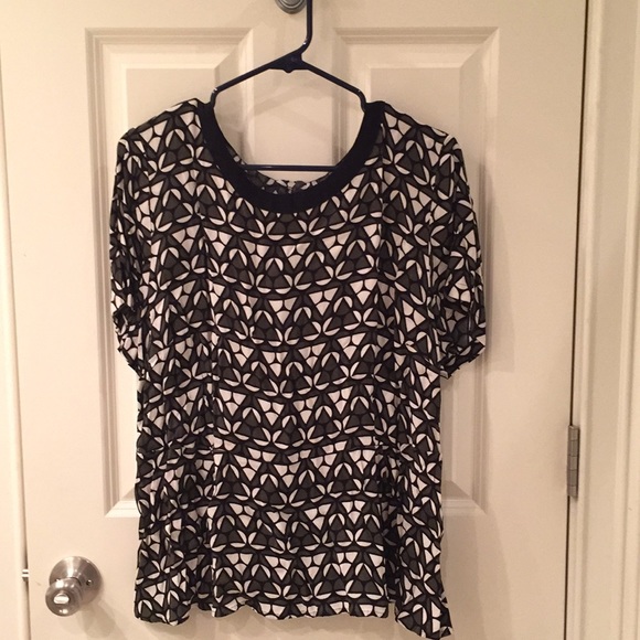 Eloquii Tops - Olive green black print peplum top zipper back